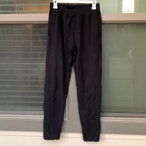 Lululemon surge jogger sweatpants SMALL black zip pockets 28” inseam